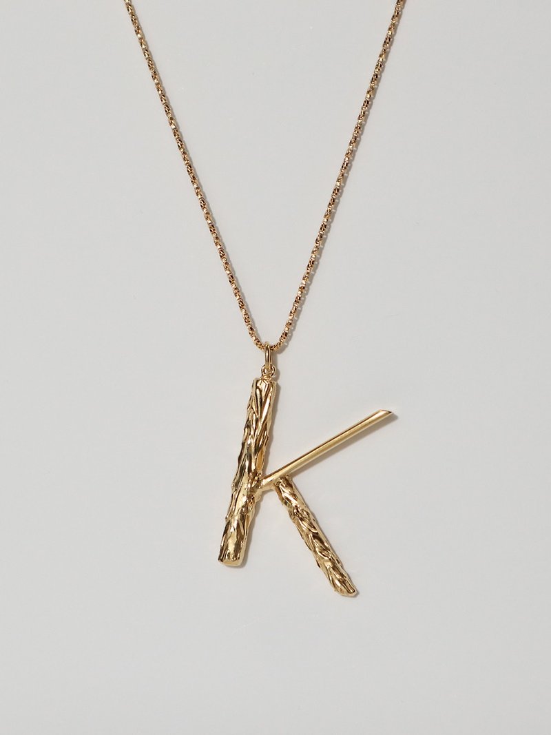 Letter charm necklace - K - สร้อยคอ - เงินแท้ สีทอง