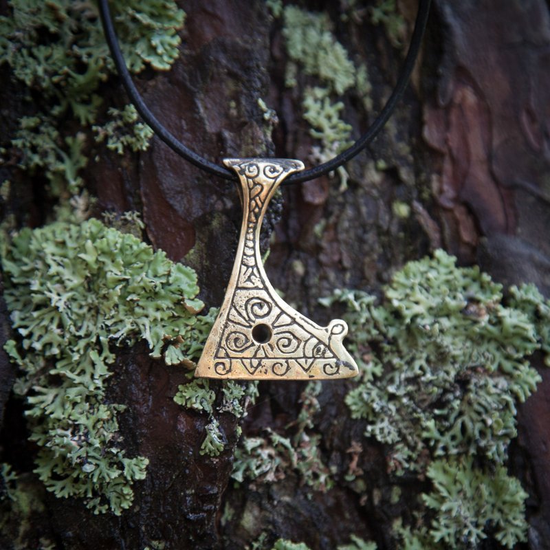 Hatchet pendant. Slavic replica necklace. Pagan jewelry. Perun hatchet jewelry - สร้อยคอ - โลหะ สีส้ม