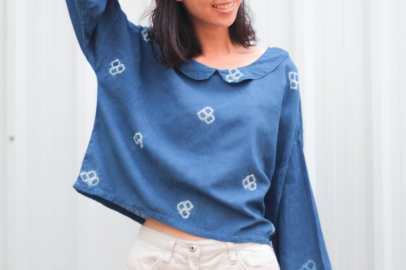 Natural Indigo Top :: Kram is the color of the sea :: - เสื้อผู้หญิง - ผ้าฝ้าย/ผ้าลินิน สีน้ำเงิน