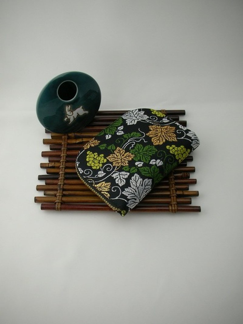 Jingxizhen Jintao Nishikori [grape leaf pattern]-short clip/wallet/coin purse/ - กระเป๋าสตางค์ - ผ้าไหม สีดำ