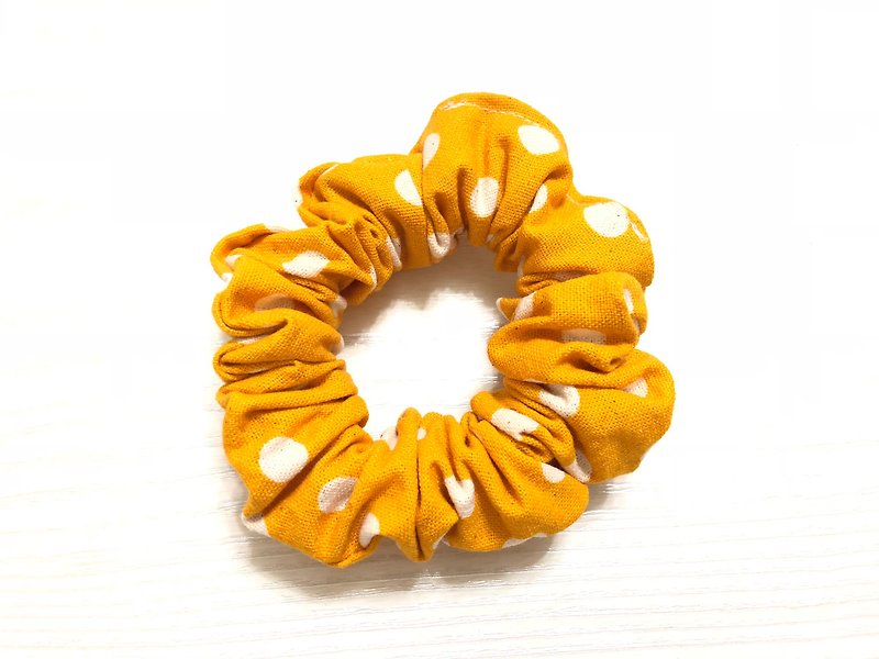 Cotton leprosy a little bit. Orange / large intestine circle hair bundle. Donut hair bundle. Hair ring - เครื่องประดับผม - ผ้าฝ้าย/ผ้าลินิน สีส้ม