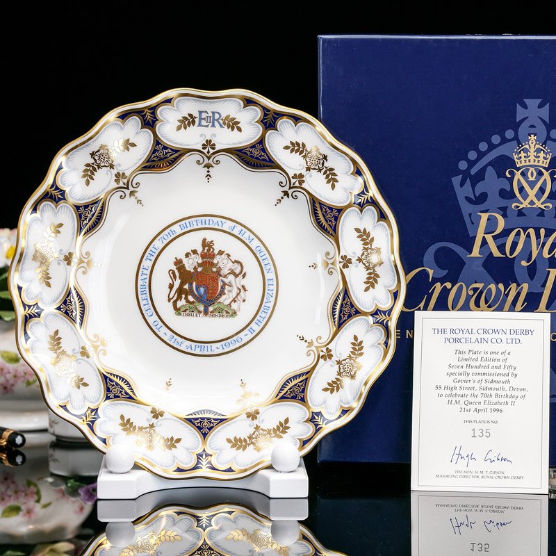 皇室尊享Royal Crown Derby女王1996年生日紀念限量骨瓷裝飾盤 - 擺飾/家飾品 - 瓷 