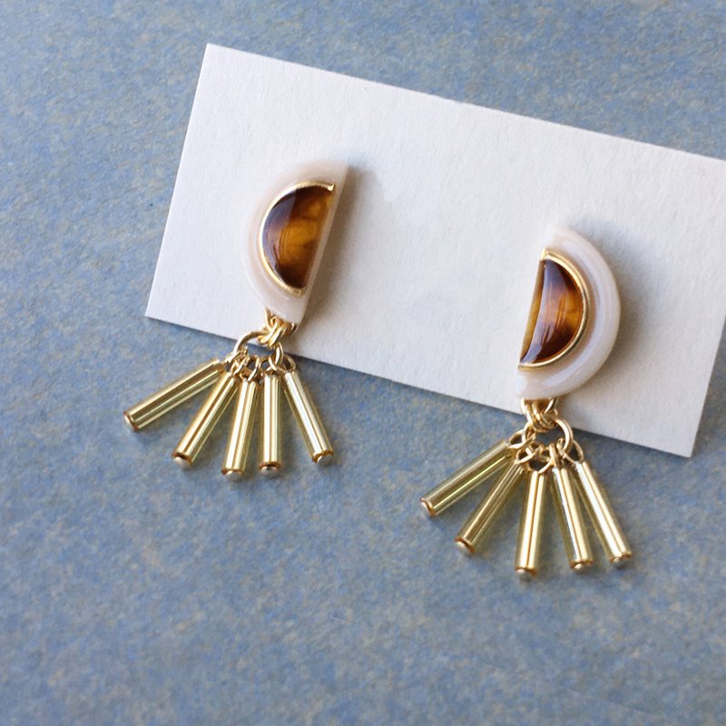迷你半月流蘇耳針/耳夾（象牙色） - 耳環/耳夾/耳骨夾 - 樹脂 金色