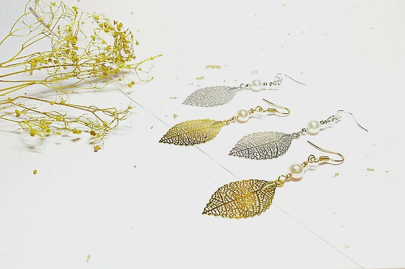 Handmade Leaf Dangled Earrings (Clip-on Available) - ต่างหู - โลหะ สีทอง