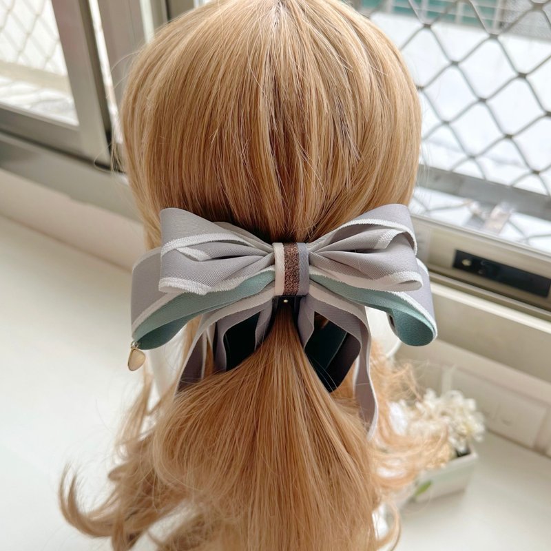 Exclusive White Edge Solid Color Three-dimensional Bow Intersecting Clip Banana Clip Fairy Clip Hair Clip-Light Gray - เครื่องประดับผม - วัสดุอื่นๆ สีเทา