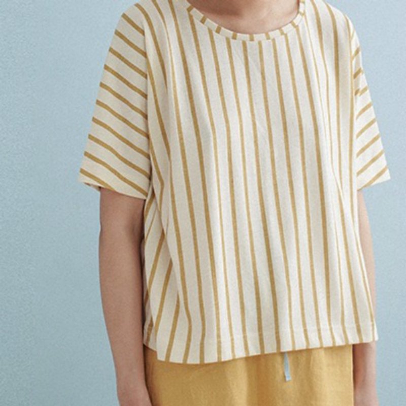 Mustard raglan sleeves mustard yellow vertical striped short-sleeved T-shirt shines | Fan Tata independent design - เสื้อยืดผู้หญิง - เส้นใยสังเคราะห์ สีเหลือง