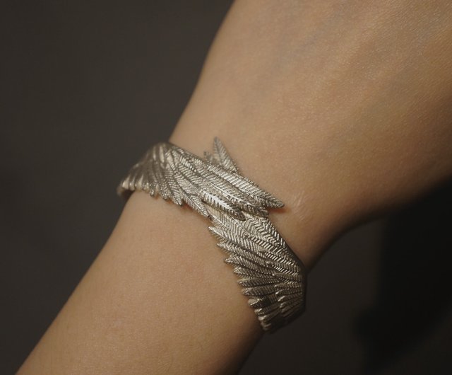 Angel wing hot sale bangle bracelet