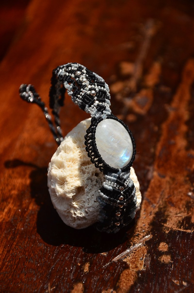 Moonstone Jewelry Macrame Necklace - สร้อยคอ - เครื่องเพชรพลอย สีดำ
