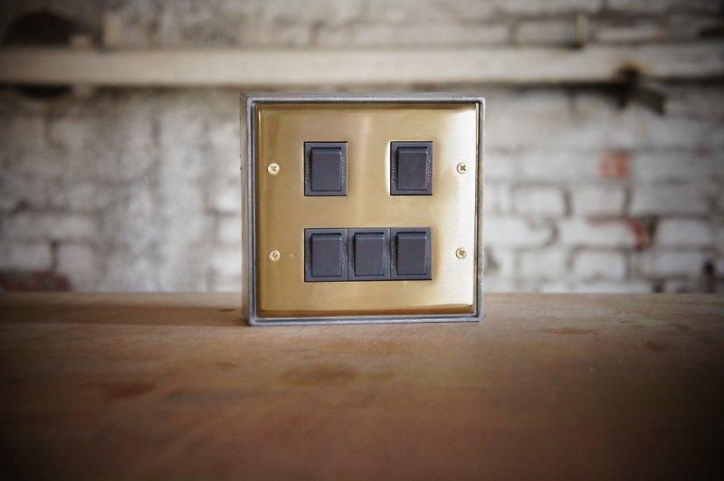 Edison-industry retro industrial style LOFT highest specification five-open switch (dark gray) - โคมไฟ - โลหะ สีทอง