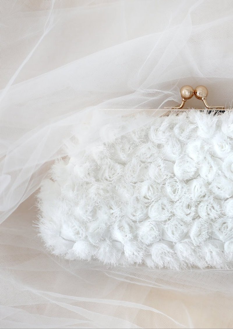 Handmade Clutch Bag in White Bridal | Gift for Bridal, Bridesmaids, Mom, Holiday Gift | Rosebuds Floral - กระเป๋าคลัทช์ - วัสดุอื่นๆ ขาว