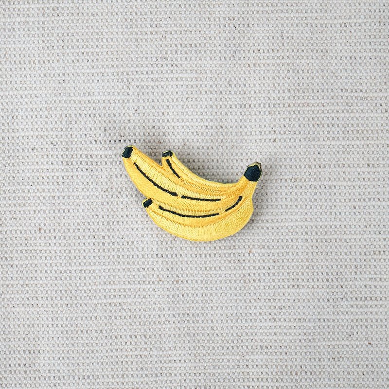 Mushroom MOGU / Groceries / Embroidered Pins - Banana - Brooches - Thread Yellow