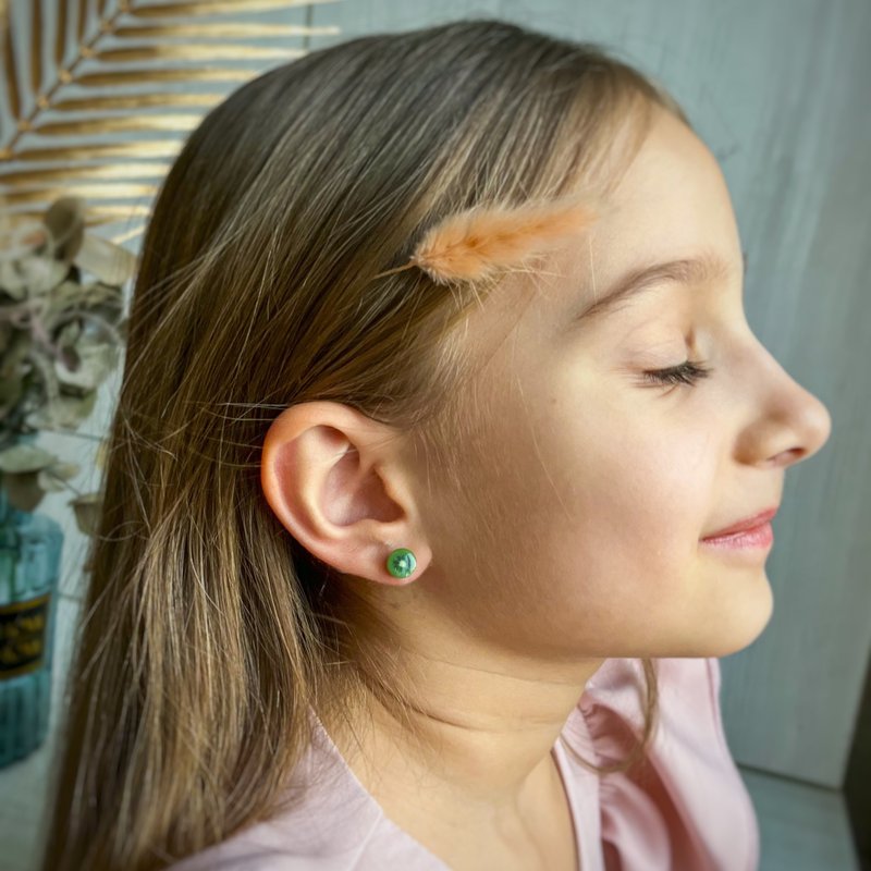 Kiwi funny stud earrings are kids y2k funky quirky weird fruit jewelry - 耳環/耳夾/耳骨夾 - 黏土 綠色