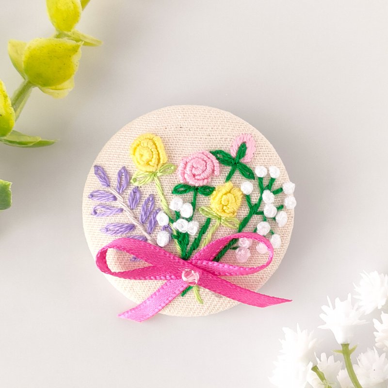 ミニバラとラベンダーの花束刺繍ブローチor刺繍ヘアゴム - 胸針 - 棉．麻 粉紅色