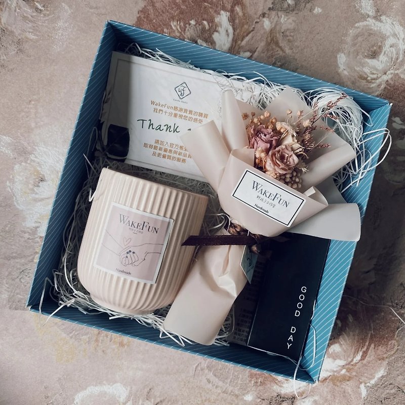 [WF scented candle pink corduroy and immortal bouquet gift box] - Fragrances - Other Materials 