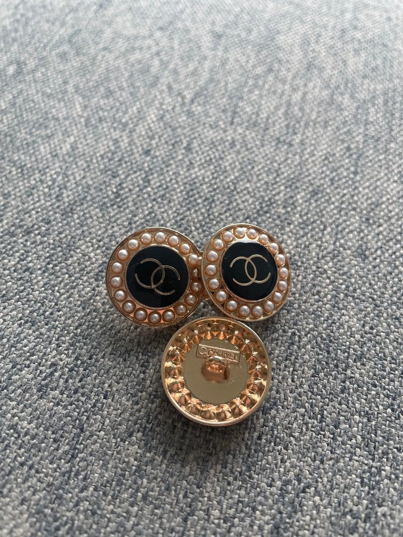 Rare - Vintage Chanel Button - comes with DIY materials - Other - Other Metals Gold