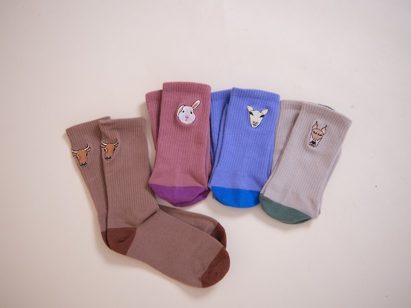 Shengxiao head embroidery socks - Socks - Cotton & Hemp Multicolor