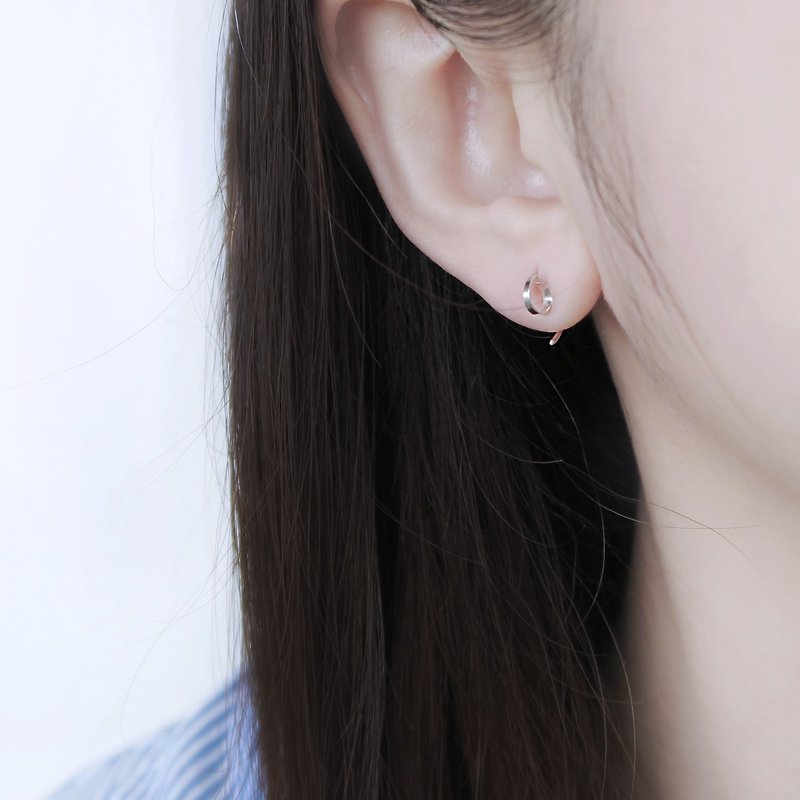 925純銀 迷你圈逗點C形耳針 耳環 一對 - 耳環/耳夾 - 純銀 白色