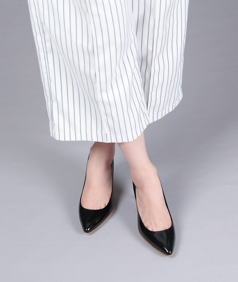 [Sum of Fashion] Slightly open-toed sexy pointed toe silent stilettos_Mirror Black - รองเท้าส้นสูง - หนังแท้ สีดำ