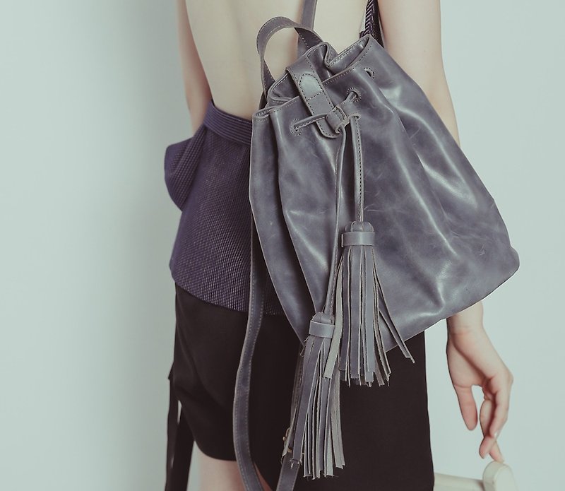 Cortical tassel side back two buckets with gray blue - กระเป๋าแมสเซนเจอร์ - หนังแท้ สีเทา