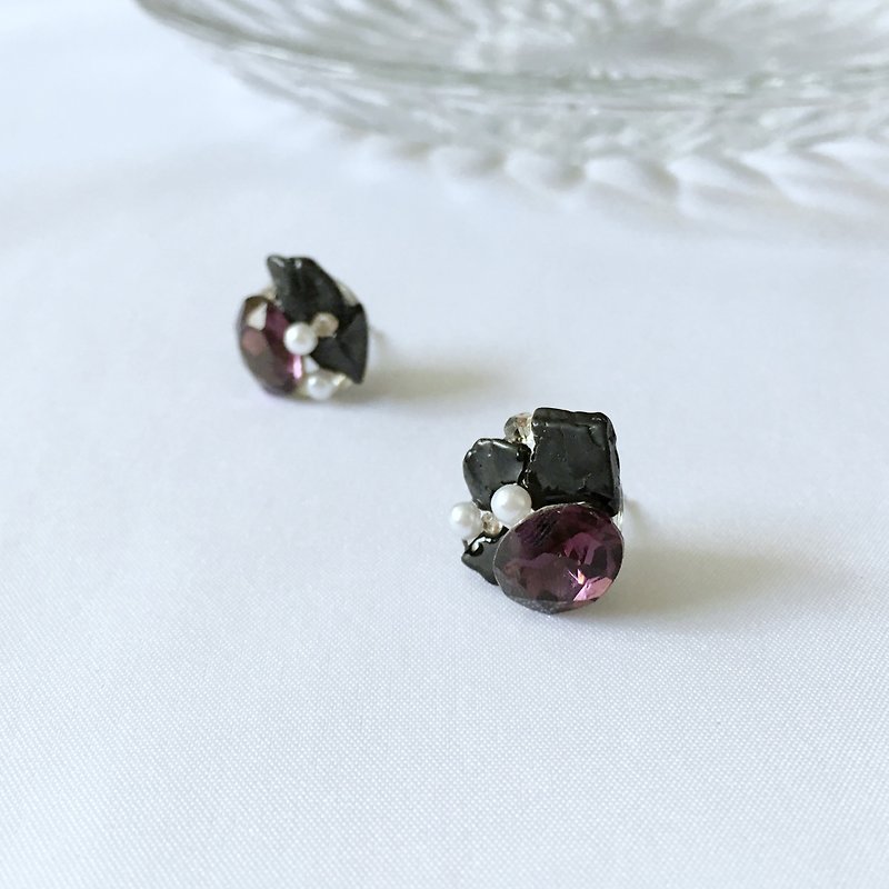With the Hing. Black tourmaline mysterious noble hand made anti-allergic ear - ต่างหู - คริสตัล สีดำ