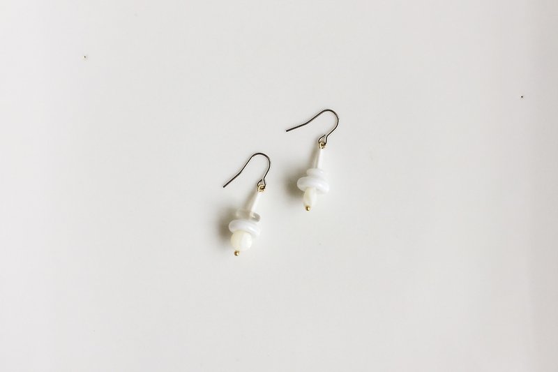 Various white III asymmetric earrings - ต่างหู - เครื่องเพชรพลอย ขาว