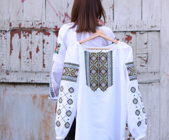 Vyshivanka - 刺繍入りの女性用ブラウス。エスニックレディース