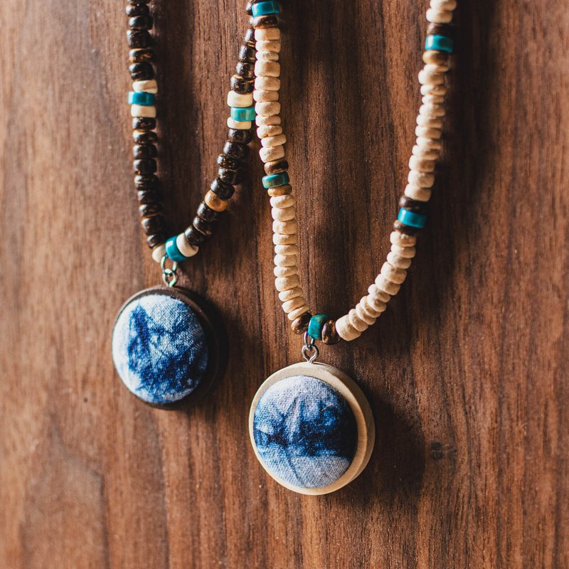 Plant indigo dyeing Bohemian style coconut shell wood beads necklace - สร้อยคอ - ไม้ สีน้ำเงิน