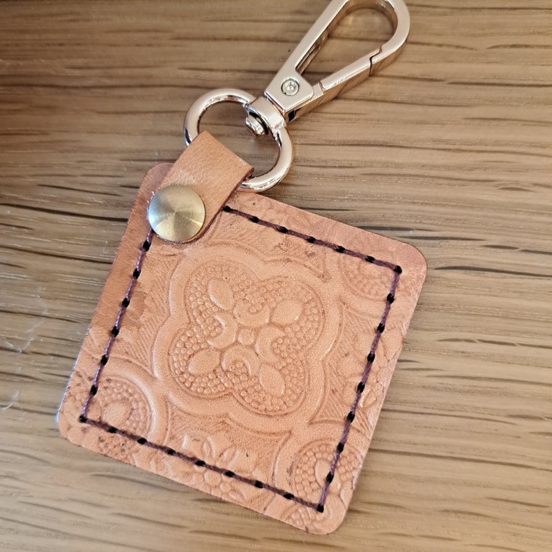 Vegetable tanned leather sensor keychain [embossed glass] 2 pieces - ที่ห้อยกุญแจ - หนังแท้ สีนำ้ตาล