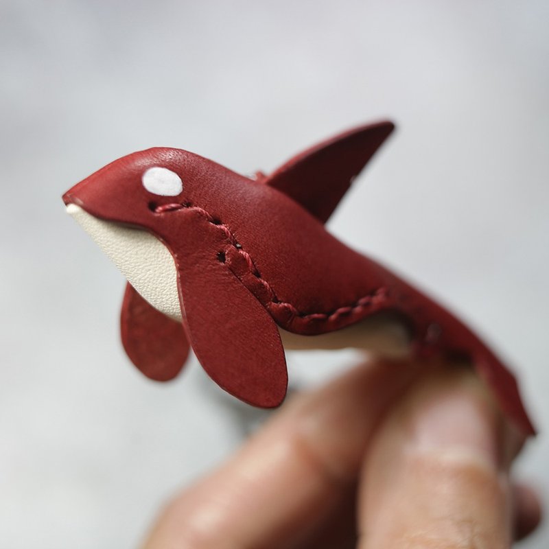 Handmade mini red killer whale killer whale keychain - ที่ห้อยกุญแจ - หนังแท้ สีแดง