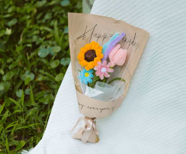 ききき　モールフラワー 顔つきチューリップ入り花束M(モールフラワー9本) | VOMUL