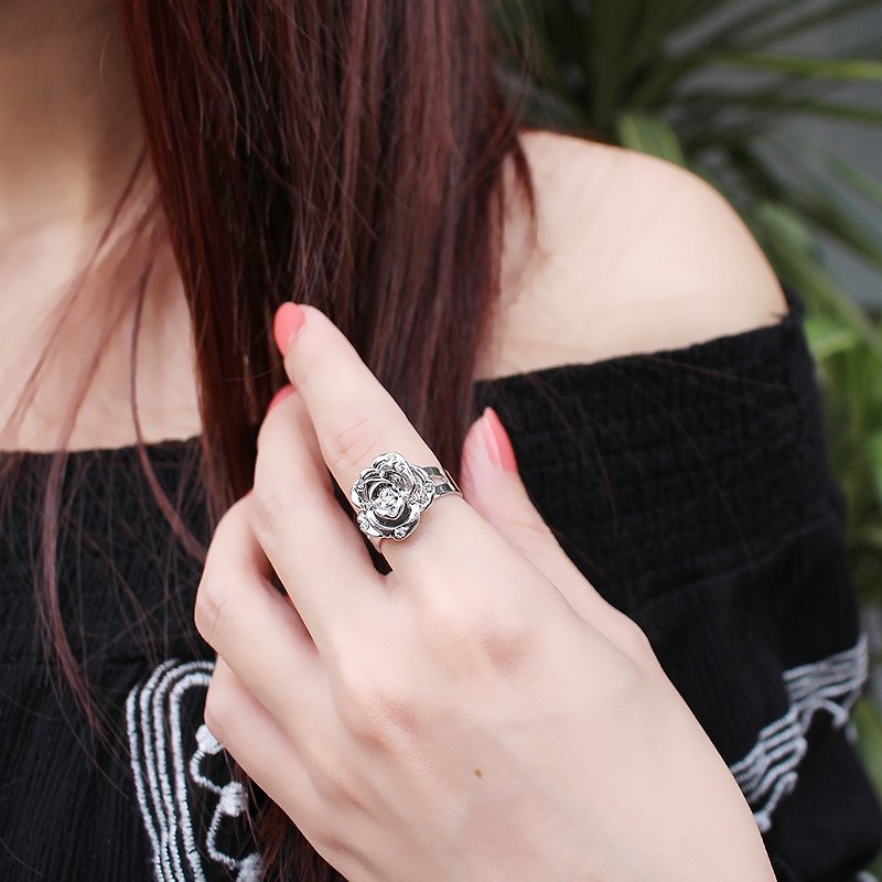the Rose of Versailles / True Love Versailles Crystal Ring Swarovski Crystal - แหวนทั่วไป - โลหะ สีเงิน