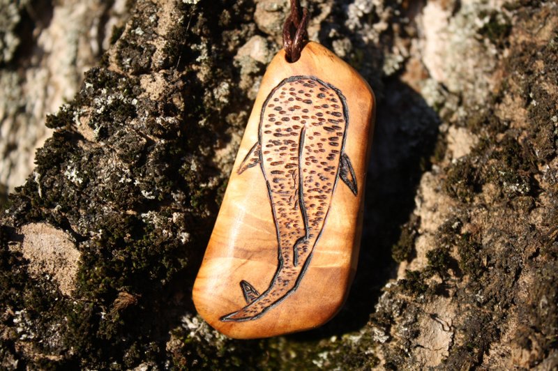 Whale infinity Strength Power Calmness Pacification Necklace Fantasy Spirit - Necklaces - Wood 