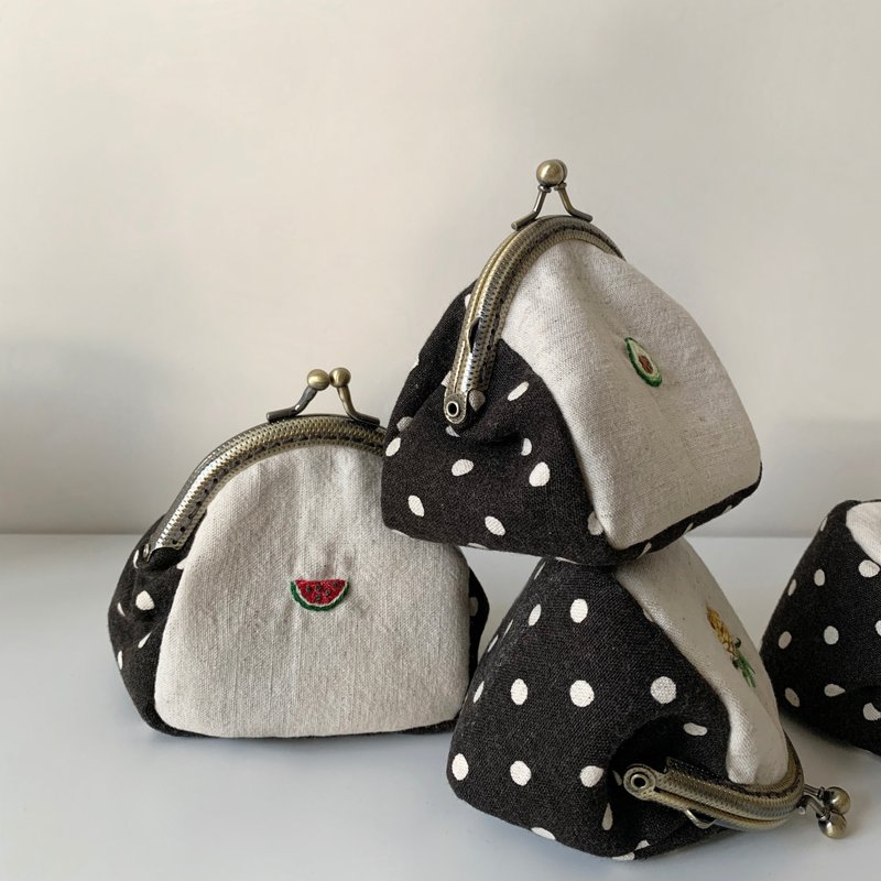 FRUITS fruit kiss lock bag[black jade watermelon] - กระเป๋าใส่เหรียญ - งานปัก สีดำ