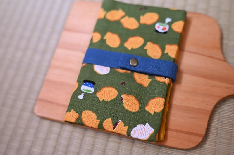 【鯛魚燒】護照夾/存摺套/護照套/旅行/出國 - 護照夾/護照套 - 棉．麻 綠色