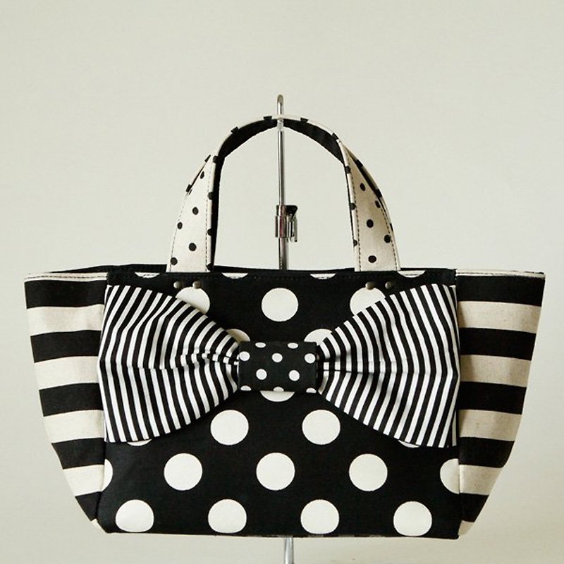 ribbon tote bag Love Comedy S Black&White borders dots stripes shoulder belt - กระเป๋าแมสเซนเจอร์ - ผ้าฝ้าย/ผ้าลินิน สีดำ