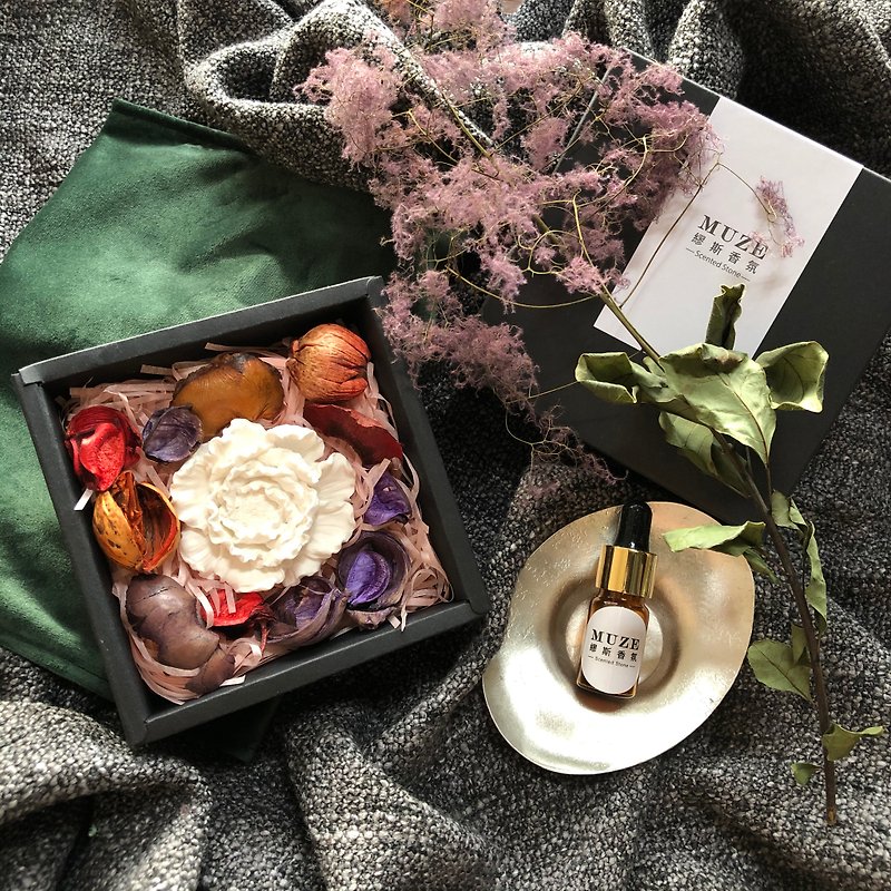 Allure Love Blooming Peony Handmade Fragrance Diffuser Stone Gift Box Set with 10ml Fragrance Essential Oil - น้ำหอม - ปูน ขาว