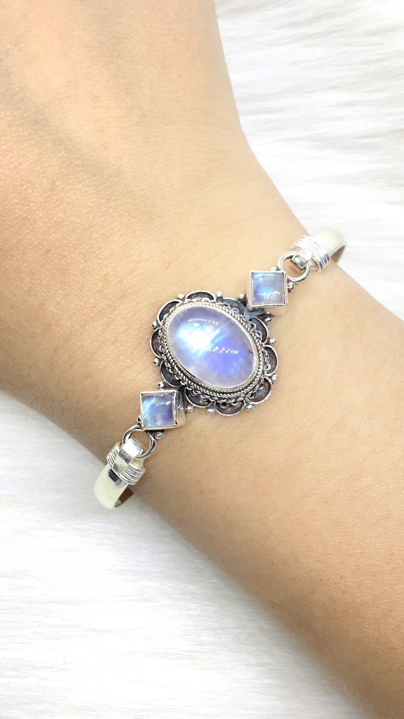 月光石925純銀現代典雅風格手環 尼泊爾手工銀飾 - 手鍊/手鐲 - 寶石 藍色
