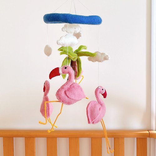 安選物羊毛氈 Ganapati Crafts Co. 羊毛氈嬰兒床吊飾 - 粉紅鶴與熱帶植物