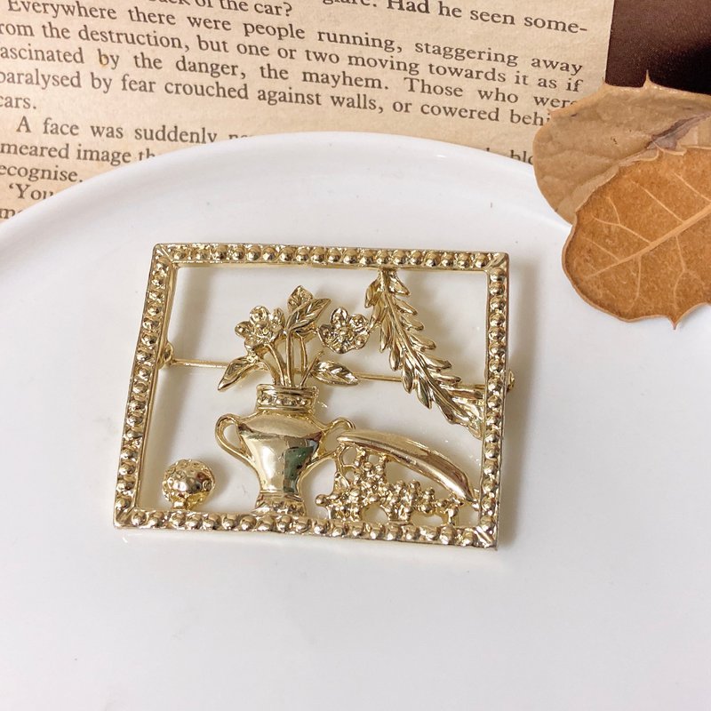 【西洋古董飾品】稀有 插花花盆 稻穗畫鑲框貴氣 胸針 胸章 - 胸針 - 貴金屬 金色