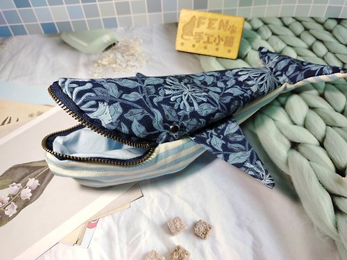 FEN手工小鋪 海洋生物袋物系列-手作海洋風美國限量布蝴蝶鯨魚款筆袋-鯨魚筆袋