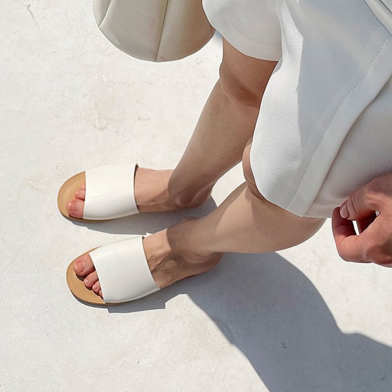 PRE-ORDER – MACMOC Taka (WHITE) Sandals - รองเท้ารัดส้น - วัสดุอื่นๆ 