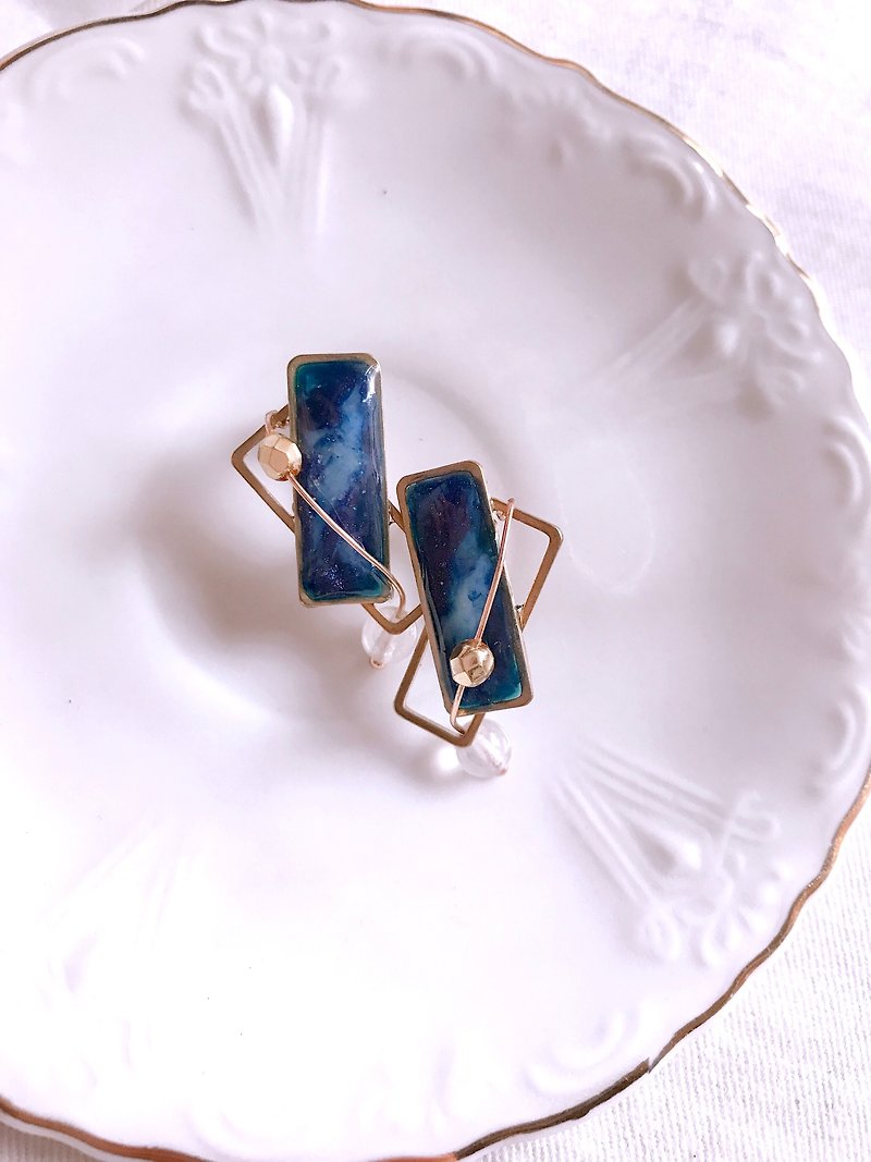 Universe Museum Series/Galaxy Travel Earrings - ต่างหู - เรซิน สีน้ำเงิน