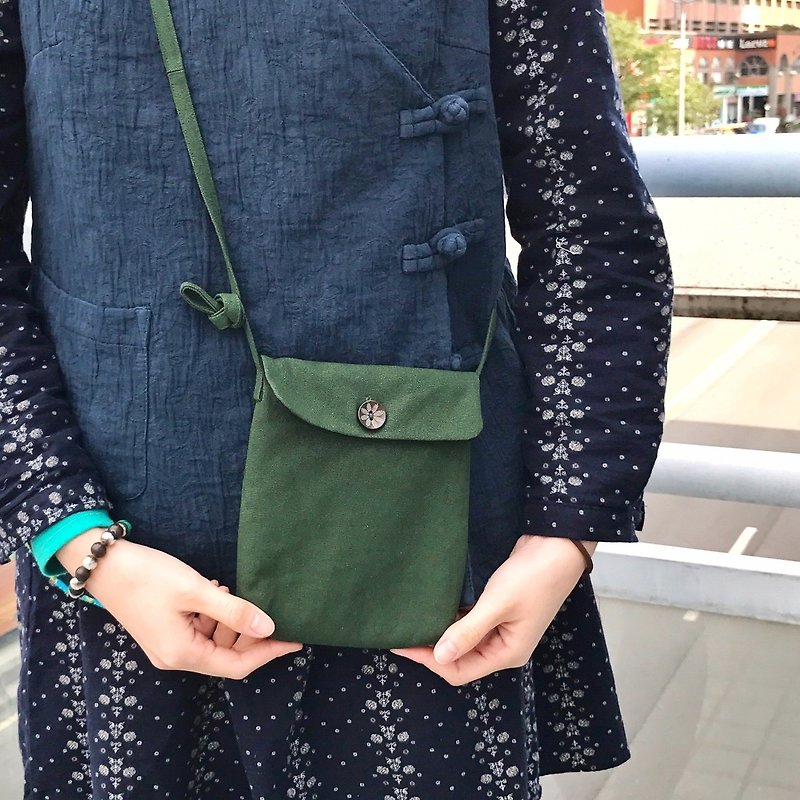 Green button bag oblique - กระเป๋าแมสเซนเจอร์ - ผ้าฝ้าย/ผ้าลินิน สีเขียว