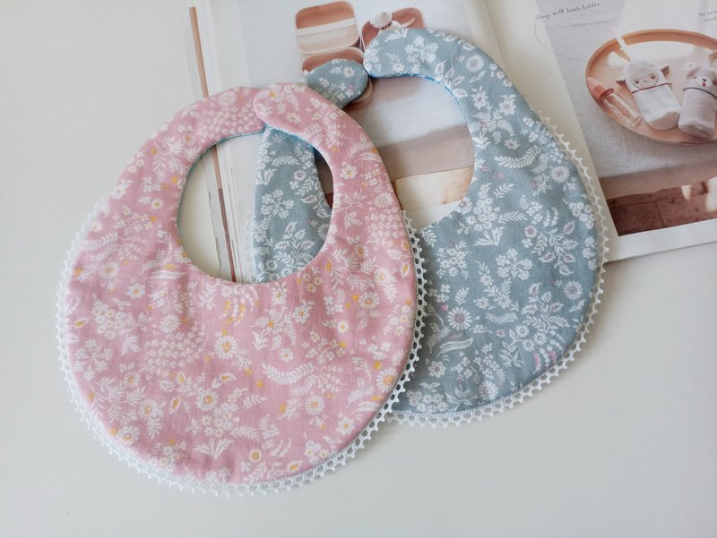 [Shipping within 5 days] Small flower cotton lace full month gift baby bib bib drool - Bibs - Cotton & Hemp Multicolor