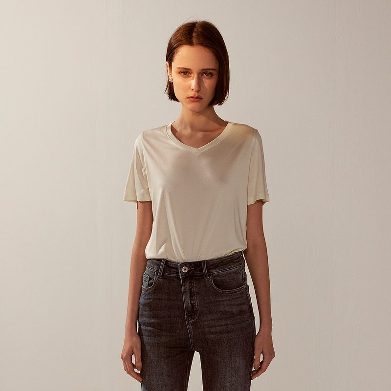 AVVJOY | Versatile stretchy and smooth V-neck short-sleeved top - เสื้อผู้หญิง - วัสดุอื่นๆ 