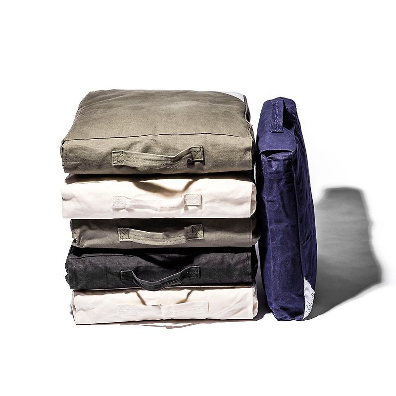 BLOCK CUSHION Comfortable padded cushion - หมอน - ผ้าฝ้าย/ผ้าลินิน หลากหลายสี