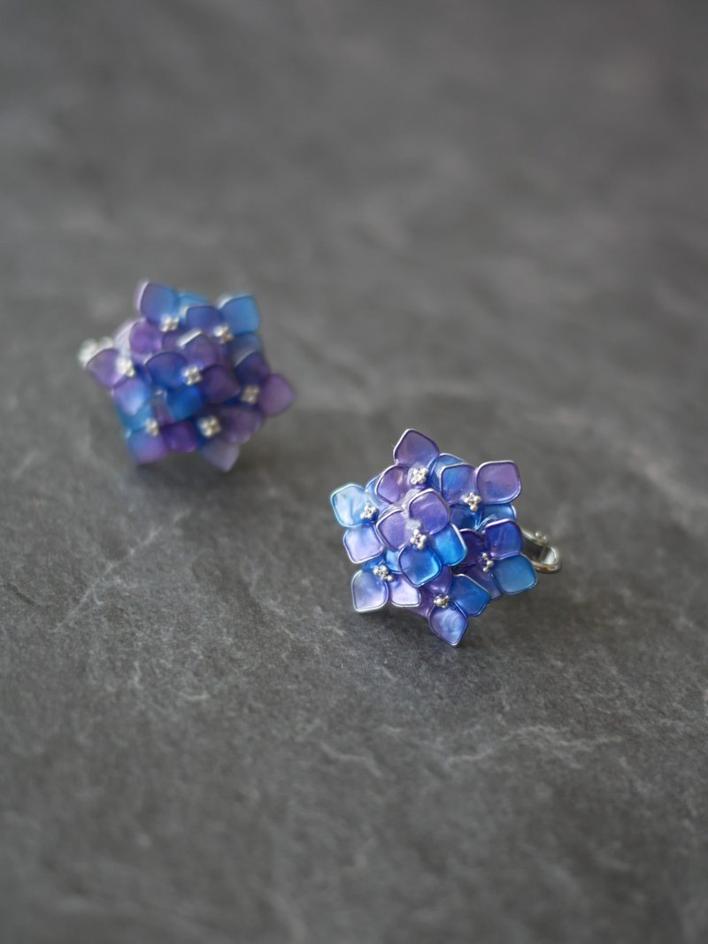 Hydrangea　V - Earrings & Clip-ons - Other Materials Purple