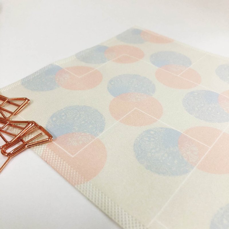 Wiping cloth/lens cleaning cloth/glasses cloth/microfiber/pink blue circle style - กล่องแว่น - เส้นใยสังเคราะห์ 