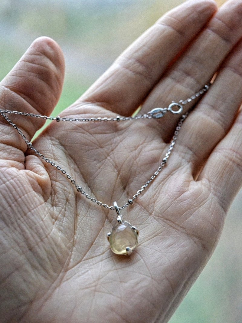 Citrine pendant with silver chain woman jewelry yellow natural stone - สร้อยคอ - เครื่องเพชรพลอย สีเหลือง