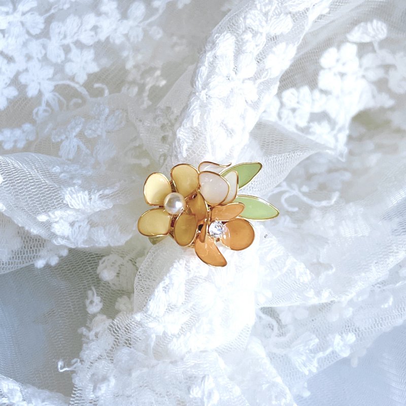 【Small bouquet】Resin crystal flower ring - แหวนทั่วไป - เรซิน 